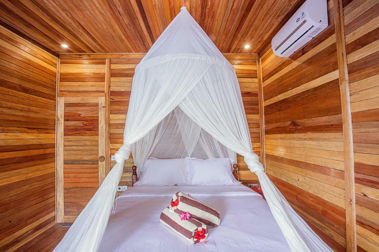 Wooden Beach Sunset Cottages Lembongan Exteriör bild