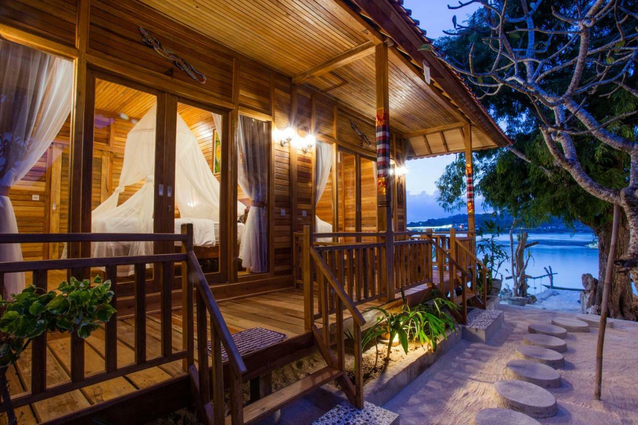 Wooden Beach Sunset Cottages Lembongan Exteriör bild